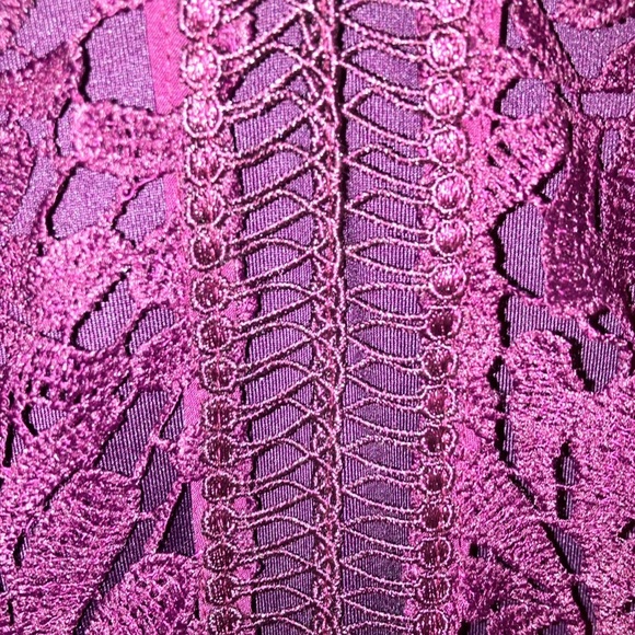 Burgundy lace column gown with v-neckline and long sleeves. Size 6. - Picture 4 of 6